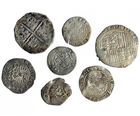 2 monedas de 2 reales: Reyes Católicos, d en rev. y Felipe II, Sevilla, S/F. 4 m...