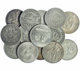 14 monedas tamaño duro: Colón (3), Ecuador, Guatemala, México, Rumanía (2), Perú (4) y Venezuela (3). 1888-1979. De BC+ a SC.