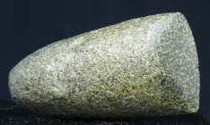 Néolithique - Maroc - Hâche polie en pierre - 9000 / 4000 av. J.-C.
Jolie hâche polie en pierre de couleur noire et beige70 * 36 mm.. Provenance Maro...