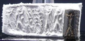 Assyrie - Sceau cylindre en pierre (arbre de vie) - 800 av. J.-C.
Sceau cylindre en pierre dont l'empreinte représente 2 personnages devant l'arbre d...