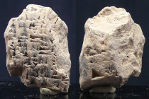 Mésopotamie - Fragment de tablette cunéiforme en terre crue - 3000 / 2500 av. J.-C.
Beau fragment de tablette cunéiforme en terre crue comportant de ...