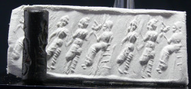 Néo-babylonien - Sceau cylindre en pierre (personnages féminins) - 1900 / 1600 av. J.-C.
Sceau cylindre en pierre dont l'empreinte représente 2 perso...