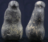 Proche-Orient - Idole archaïque en pierre (Vénus) - 5000 / 4000 av. J.-C.
Belle idole archaïque en pierre dure noire représentant une Vénus assise. 7...