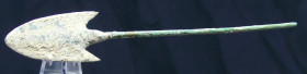 Luristan - Pointe de flèche en bronze - 1000 / 800 av. J.-C.
Belle et grande pointe de flèche en forme d'ogive. Belle patine vert olive couverte de c...
