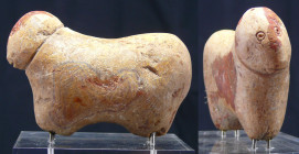 Iran - Elam - Animal en pierre - 3000 / 2000 av. J.-C.
Statuette en pierre de couleur beige, ocre et rouge, représentant un animal, peut être un bovi...