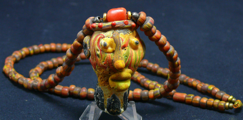 Phénicie ou Carthage - Tête en pâte de verre montée en collier (homme) - 600 / 5...