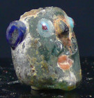 Phénicie - Tête en pâte de verre - 1000 / 500 av. J.-C.
Petite tête masculine en pâte de verre. Belle irisation. 14 mm.