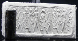 Phénicie - Sceau cylindre en pierre (personnages debouts) - 500 / 400 av. J.-C.
Sceau cylindre en pierre dont l'empreinte représente des personnages ...
