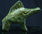 Celte - Sanglier en bronze - 1000 / 0 av. J.-C.
Beau sanglier enseigne en bronze avec une très belle patine vert olive. 70 * 55 mm.