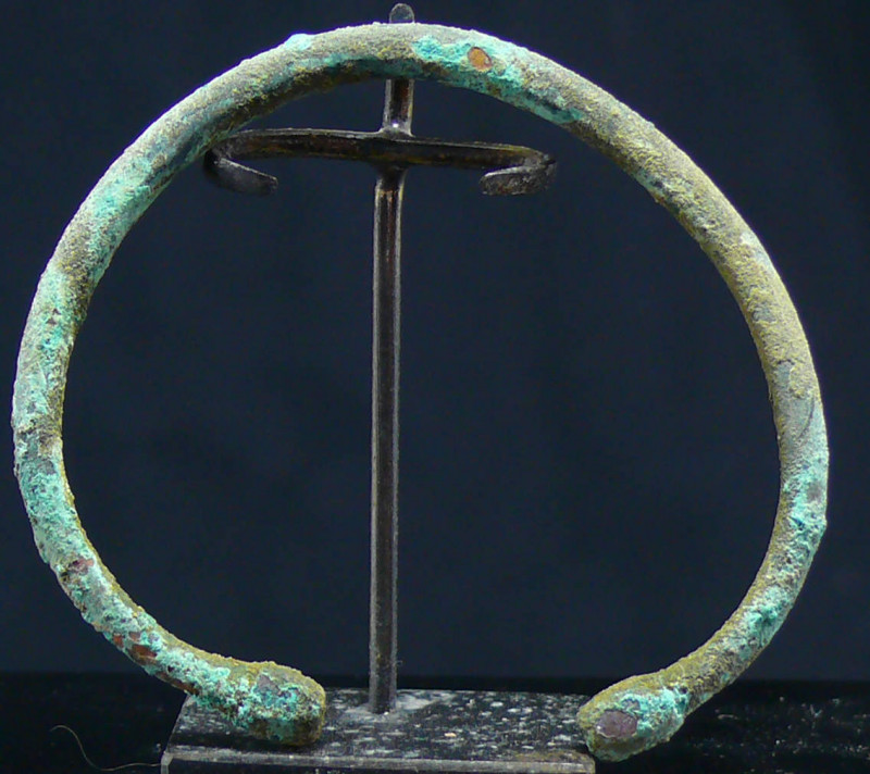Romain - Bracelet en bronze - 100 / 300 ap. J.-C.
Petit bracelet en bronze avec...