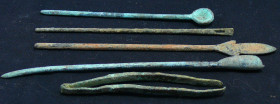Romain - Ensemble de 5 instruments médicaux - 200 / 400 ap. J.-C.
Bel ensemble de 5 instruments médicaux en bronze comportant entre autre, une pince ...