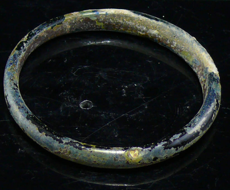 Romain - Bracelet en verre - 100 / 200 ap. J.-C.
Agréable petit bracelet en ver...