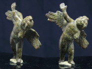 Romain - Statuette d'angelot en bronze - 100 / 200 ap. J.-C.
Jolie statuette d'un Eros ou angelot en bronze. Le personnage aux traits fins, a le bust...