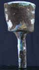 Romain - Infundibulum en verre irisé - 100 / 300 av. J.-C.
Très beau infundibulum en verre irisé de couleur bleu. Le terme infundibulum désigne un ob...