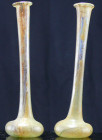 Romain - Flacon en verre irisé - 100 / 300 av. J.-C.
Beau flacon en verre irisé à panse globulaire plate, à col long et effilé à petit rebord. Très b...