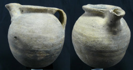 Mérovingien - Grand pot en terre cuite 700 / 1000 ap. J.-C.
Important et joli pot en terre cuite à panse globulaire avec une large anse de préhension...