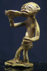 Afrique - Côte d'Ivoire et Ghana, Akan - Poids en bronze servant à peser l'or - 1ère moitié du XXe siècle
Poids antropomorphe en bronze représentant ...