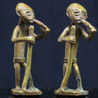 Afrique - Côte d'Ivoire et Ghana, Akan - Poids en bronze servant à peser l'or - 1ère moitié du XXe siècle
Poids antropomorphe en bronze représentant ...