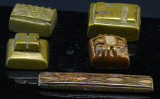 Afrique - Côte d'Ivoire et Ghana, Akan - Lot de 5 poids en bronze servant à peser l'or - 1ère moitié du XXe siècle
Poids : 10.38 gr ; 34.49 gr ; 19.3...