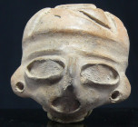 Précolombien - Mexique - Tête en terre cuite - 1200 av. / 200 ap. J.-C.
Tête en terre cuite de couleur marron clair avec de légers restes d'une polyc...