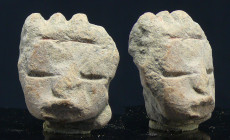 Précolombien - Mexique - Tête en terre cuite - 1200 av. / 200 ap. J.-C.
Petite tête en terre cuite de couleur beige. La tête a les cheveux crénelés e...