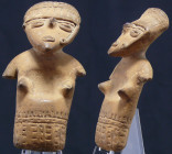 Précolombien - Statuette en terre cuite - 1000 / 1200 ap. J.-C.
Très joli buste de femme à la poitrine généreuse en terre cuite. Le personnage porte ...