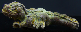 Précolombien - Colombie - Civilisation Tairona - Lézard en bronze - 1000 / 1600 ap. J.-C.
Beau lézard pendentif en bronze, les pattes avant terminées...