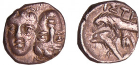 Thrace - Istros - 1/4 de statère (IVème siècle av. J.-C.)
A/ Anépigraphe. Deux têtes masculines tête-bêche. 
R/ ΙΣΤΡΙΗ Aigle volant à gauche attrapa...