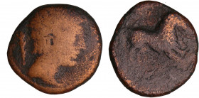 Nédènes - Béziers (Montlaurès) - Grand bronze au cheval (200-100 av. J.-C.)
A/ Tête nue à droite. A l'arrière, une massue. 
R/ Cheval à droite. A l'...