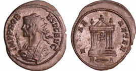 Probus - Aurélianus (277-280, Rome) - Temple
A/ IMP PROBVS P F AVG Buste radié à gauche, avec le manteau consulaire, tenant un sceptre surmonté d'un ...