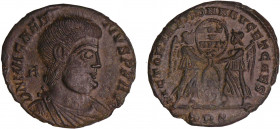 Magnence - Maiorina (351-352, Lyon) - Victoires
A/ D N MAGNENTIVS P F AVG Buste nu, drapé et cuirassé à droite. Un A derrière la tête. 
R/ VICTORIA ...