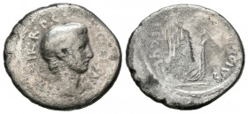 OCTAVIO. Denario. (Ar. 3,26g/18mm). 42 a.C. Roma. (Crawford 494/25). Anv: Cabeza de Octavio a derecha, alrededor leyenda: C CAESAR III VIR R P C. Rev:...