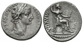 TIBERIO. Denario. (Ar. 3,66g/18mm). 36-37 d.C. Lugdunum. (RIC 30). Anv: Cabeza de Tiberio a derecha, alrededor leyenda: TI CAESAR DIVI AVG AVGVSTVS. R...