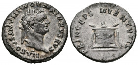 DOMICIANO. Denario. (Ar. 3,41g/18mm). 80-81 d.C. Roma. (RIC 266). Anv: Cabeza laureada de Domiciano a derecha, alrededor leyenda: CAESAR DIVI F DOMITI...