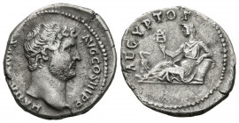 ADRIANO. Denario. (Ar. 3,44g/19mm). 130-133 d.C. Roma. (RIC 297). Anv: Cabeza de Adriano a derecha, alrededor leyenda: HADRIANVS AVG COS II P P. Rev: ...