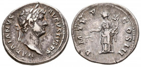 ADRIANO. Denario (Ar. 3,47g/19mm). 134-168 d.C. Ceca oriental incierta. (RIC 381b). Anv: Busto laureado de Adriano a derecha, alrededor leyenda: HADRI...