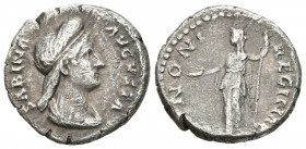 SABINA. Denario. (Ar. 2,96g/17mm). 133-135 d.C. Roma. (RIC 2550). Anv: Busto diademado y drapeado de Sabina a derecha, alrededor leyenda: SABINA AVGVS...