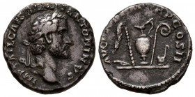 ANTONINO PIO. Denario (Ar. 2,48g/18mm). 139 d.C. Roma. (RIC 28var). Anv: Busto laureado de Antonino Pío a derecha, alrededor leyenda: IMP T AEL CAES H...