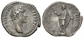 ANTONINO PIO. Denario. (Ar. 2,77g/19mm). 140-143 d.C. Roma. (RIC 69). Anv: Cabeza de Antonino Pío a derecha, alrededor leyenda: ANTONINVS AVG PIVS P P...