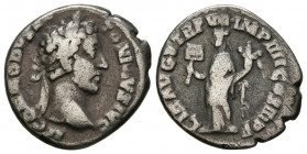 COMODO. Denario. (Ar. 2,47g/18mm). 182 d.C. Roma. (RIC 36). Anv: Cabeza laureada de Cómodo a derecha, alrededor leyenda: M COMMODVS ANTONINVS AVG. Rev...