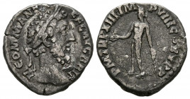 COMODO. Denario. (Ar. 2,74g/17mm). 188 d.C. Roma. (RIC 167). Anv: Cabeza laureada de Cómodo a derecha, alrededor leyenda: M COMM ANT P FEL AVG BRIT. R...