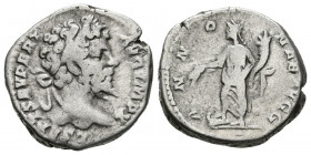 SEPTIMIO SEVERO. Denario. (Ar. 3,23g/17mm). 197-198 d.C. Roma. (RIC 107). Anv: Cabeza laureada de Septimio Severo a derecha, alrededor leyenda: L SEPT...