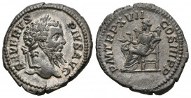 SEPTIMIO SEVERO. Denario. (Ar. 2,73g/20mm). 210 d.C. Roma. (RIC 236). Anv: Cabeza laureada de Septimio Severo a derecha, alrededor leyenda: SEVERVS PI...