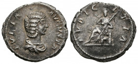 JULIA DOMNA. Denario. (Ar. 3,22g/20mm). 196-211 d.C. Roma. (RIC 644). Anv: Busto drapeado de Julia Domna a derecha, alrededor leyenda: IVLIA AVGVSTA. ...