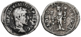 MAXIMINO I. Denario. (Ar. 2,96g/21mm). 236-238 d.C. Roma. (RIC 18a). Anv: Busto laureado y drapeado de Maximino I a derecha, alrededor leyenda: IMP MA...