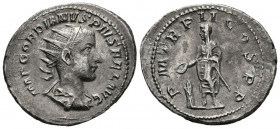 GORDIANO III. Antoniniano. (Ar. 4,54g/24mm). 240 d.C. Roma. (RIC 37). Anv: Busto radiado y drapeado de Gordiano III a derecha, alrededor leyenda: IMP ...