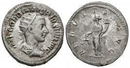 GORDIANO III. Antoniniano. (Ar. 4,49g/22mm). 240 d.C. Roma. (RIC 63). Anv: Busto radiado y drapeado de Gordiano III a derecha, alrededor leyenda: IMP ...