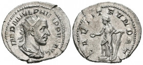 FILIPO I. Antoniniano. (Ar. 4,47g/24mm). 244-247 d.C. Roma. (RIC 37b). Anv: Busto radiado y drapeado de Filipo I a derecha, alrededor leyenda: IMP M I...