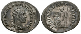 FILIPO I. Antoniniano. (Ar. 3,91g/24mm). 244-247 d.C. Roma. (RIC 44b). Anv: Busto radiado y drapeado de Filipo I a derecha, alrededor leyenda: IMP PHI...