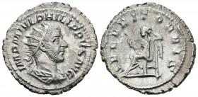FILIPO I. Antoniniano. (Ar. 3,72g/24mm). 245 d.C. Roma. (RIC 48). Anv: Busto radiado y drapeado de Filipo I a derecha, alrededor leyenda: IMP M IVL PH...